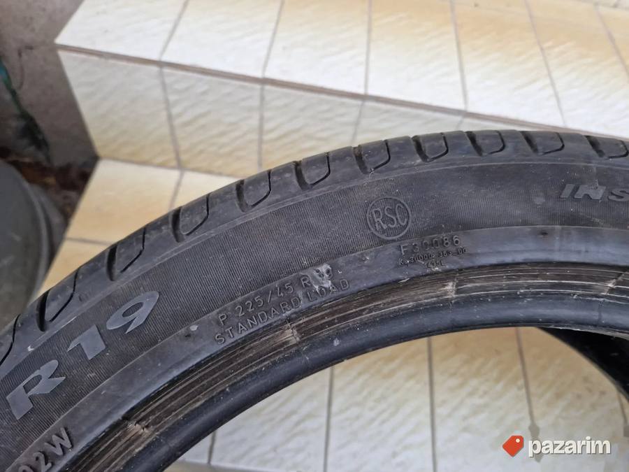 Dve dobre letnje gume PIRELLI 19 ice 225-45/19 Dot 0318 sa 5