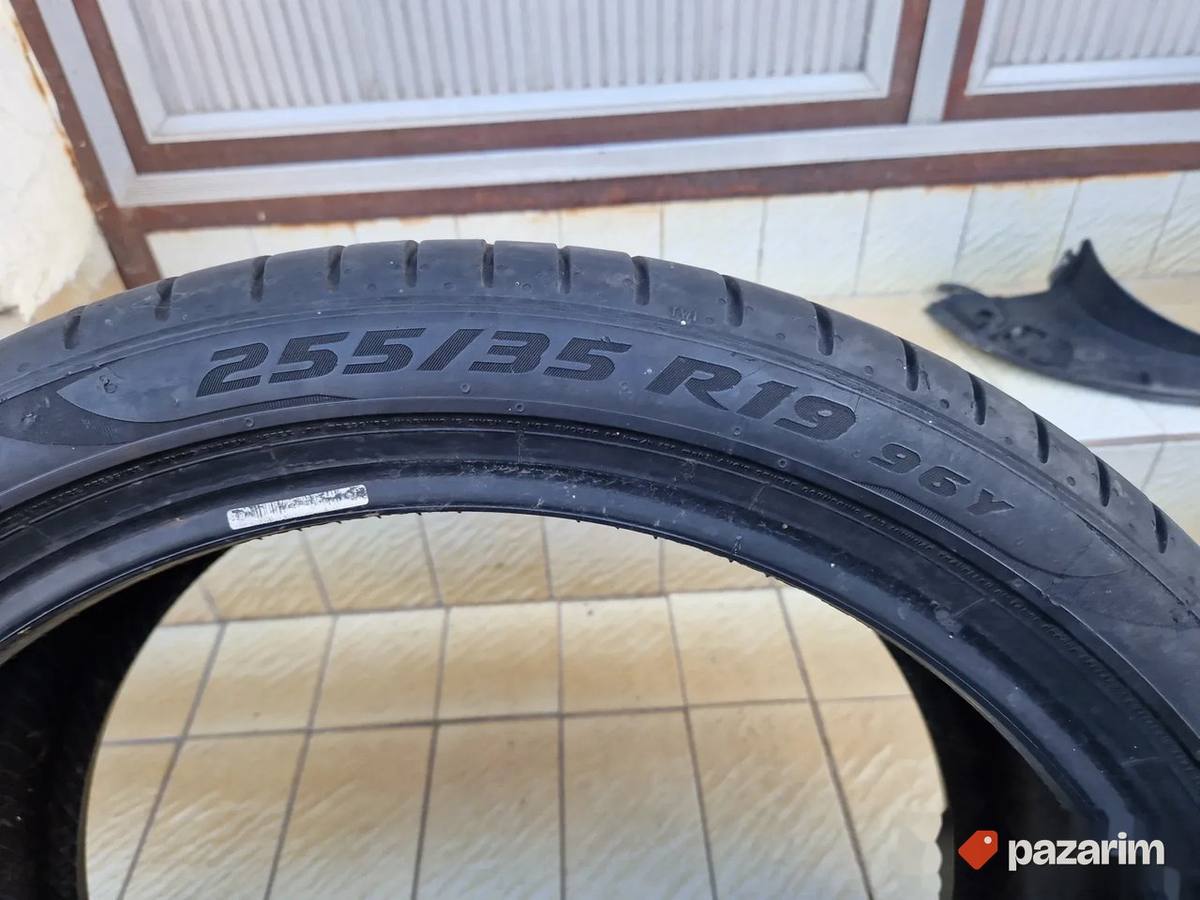 Dve odlicne letnje gume 19 ke PIRELLI 255-35/19 1