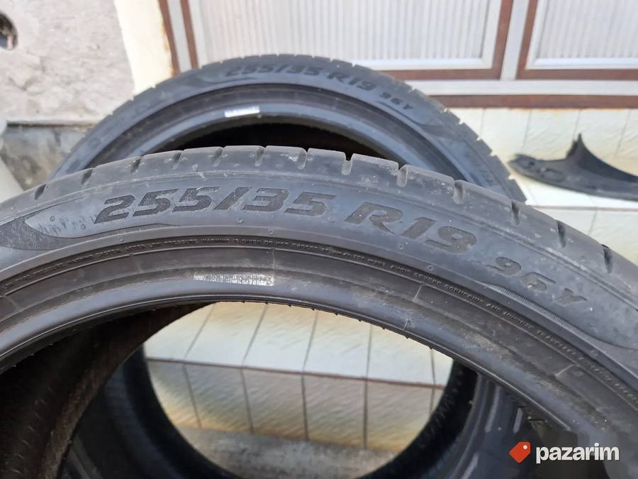 Dve odlicne letnje gume 19 ke PIRELLI 255-35/19 3
