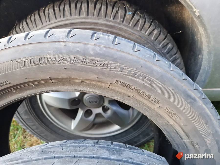 Dve odlicne letnje gume 19 ke BRIDGESTONE 255-45/19 Dot 0420 3