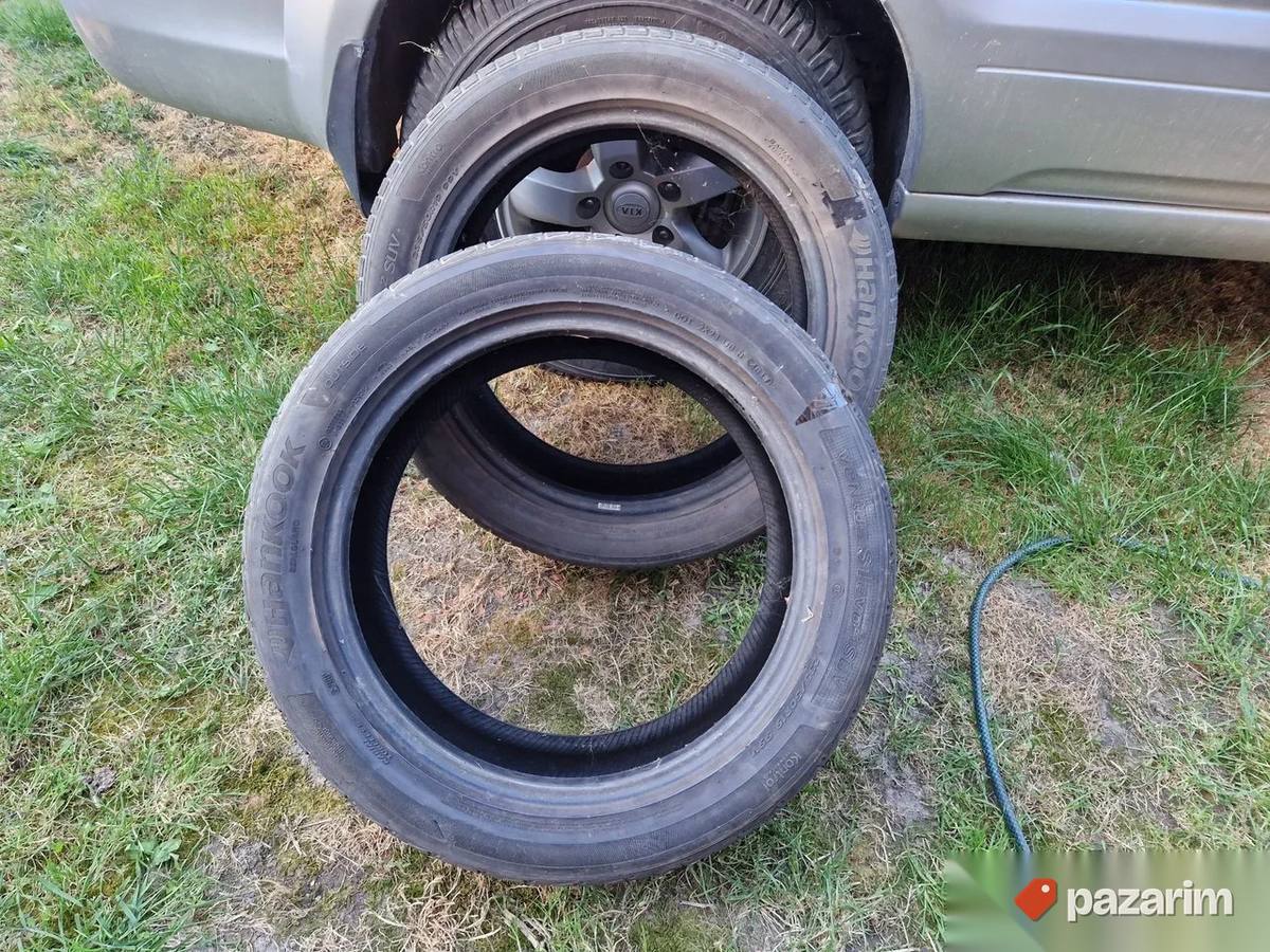 Dve odlicne letnje gume 19 ke HANKOOK 235-50/19 Dot 4817 1