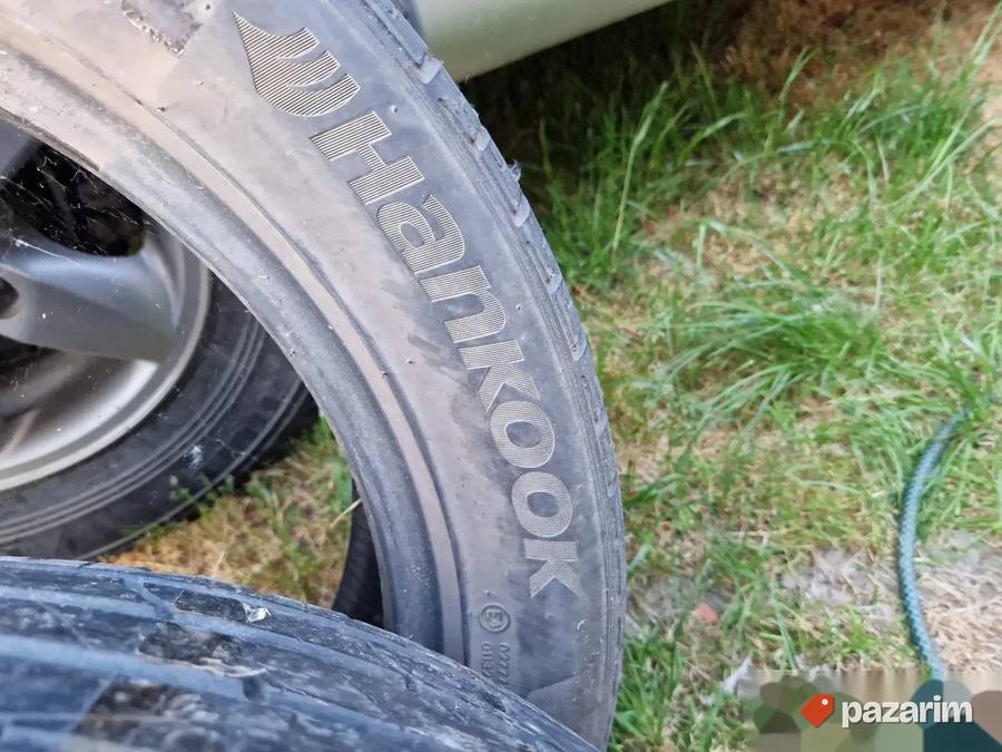 Dve odlicne letnje gume 19 ke HANKOOK 235-50/19 Dot 4817 3