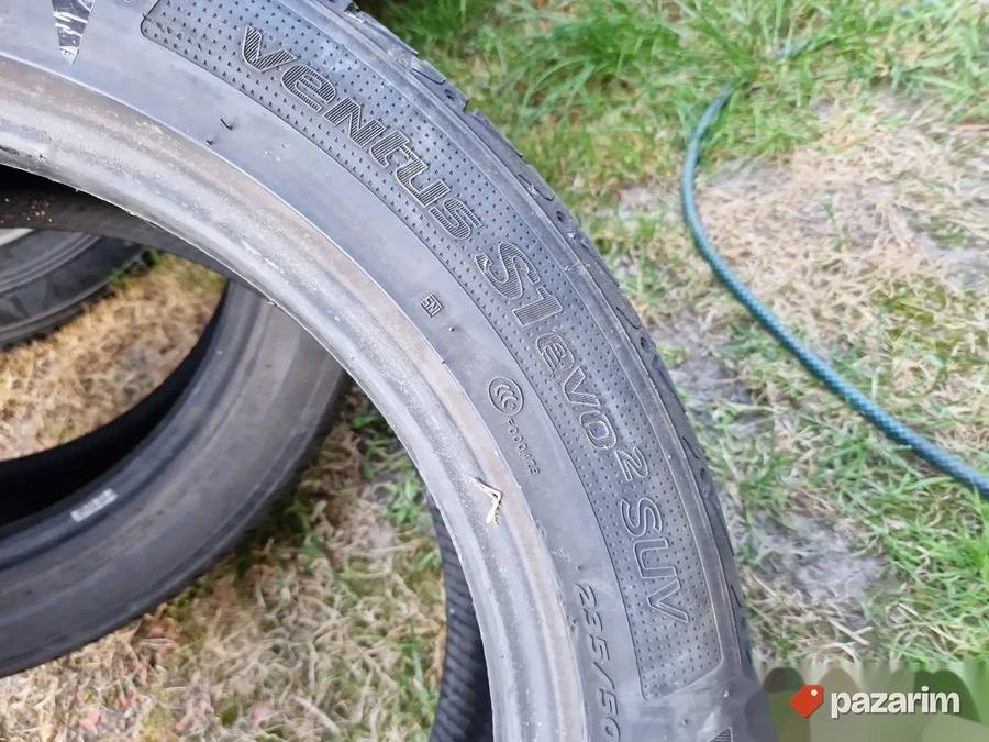Dve odlicne letnje gume 19 ke HANKOOK 235-50/19 Dot 4817 5
