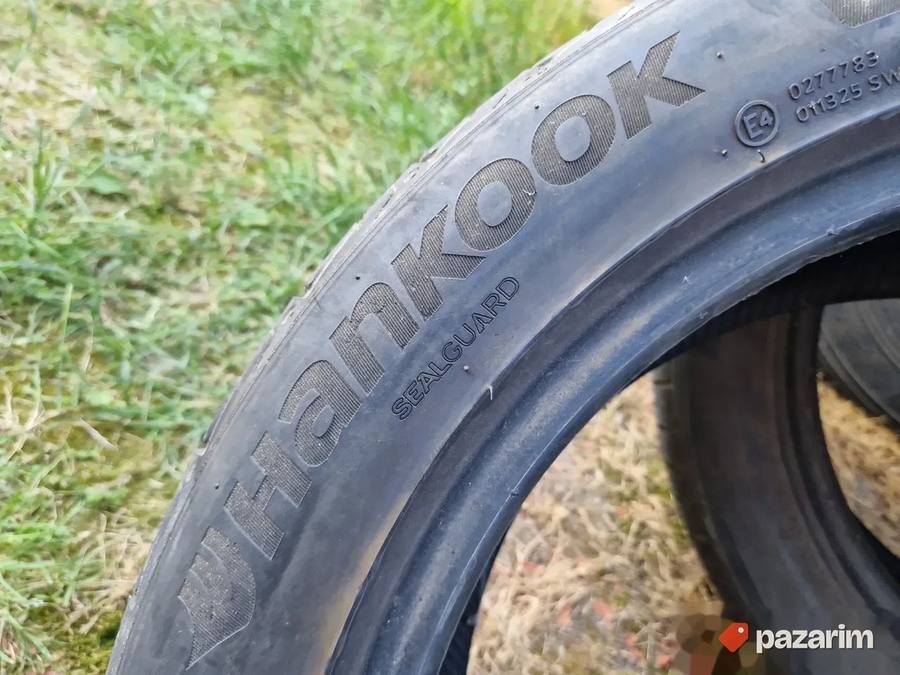 Dve odlicne letnje gume 19 ke HANKOOK 235-50/19 Dot 4817 7