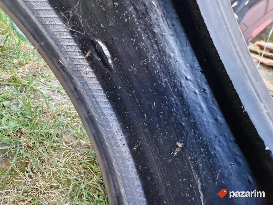 Dve odlicne letnje gume 19 ke HANKOOK 235-50/19 Dot 4817 8