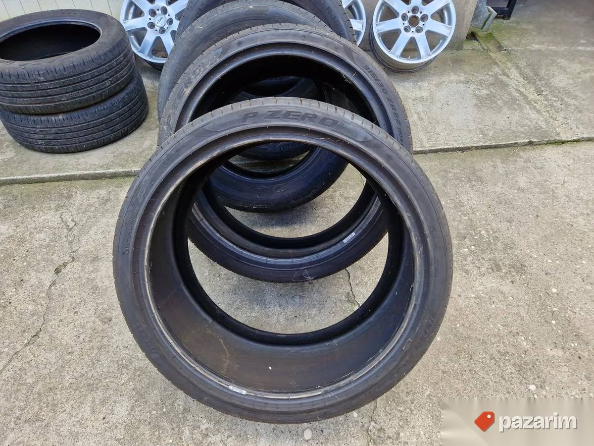Dve odlicne letnje gume 22 ke 315-30/22 PIRELLI Dot0822 sa 5 1