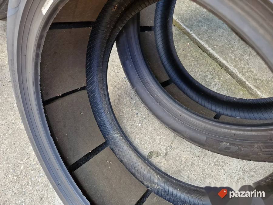 Dve odlicne letnje gume 21 ce 315-35/21 PIRELLI Dot2418 sa 5