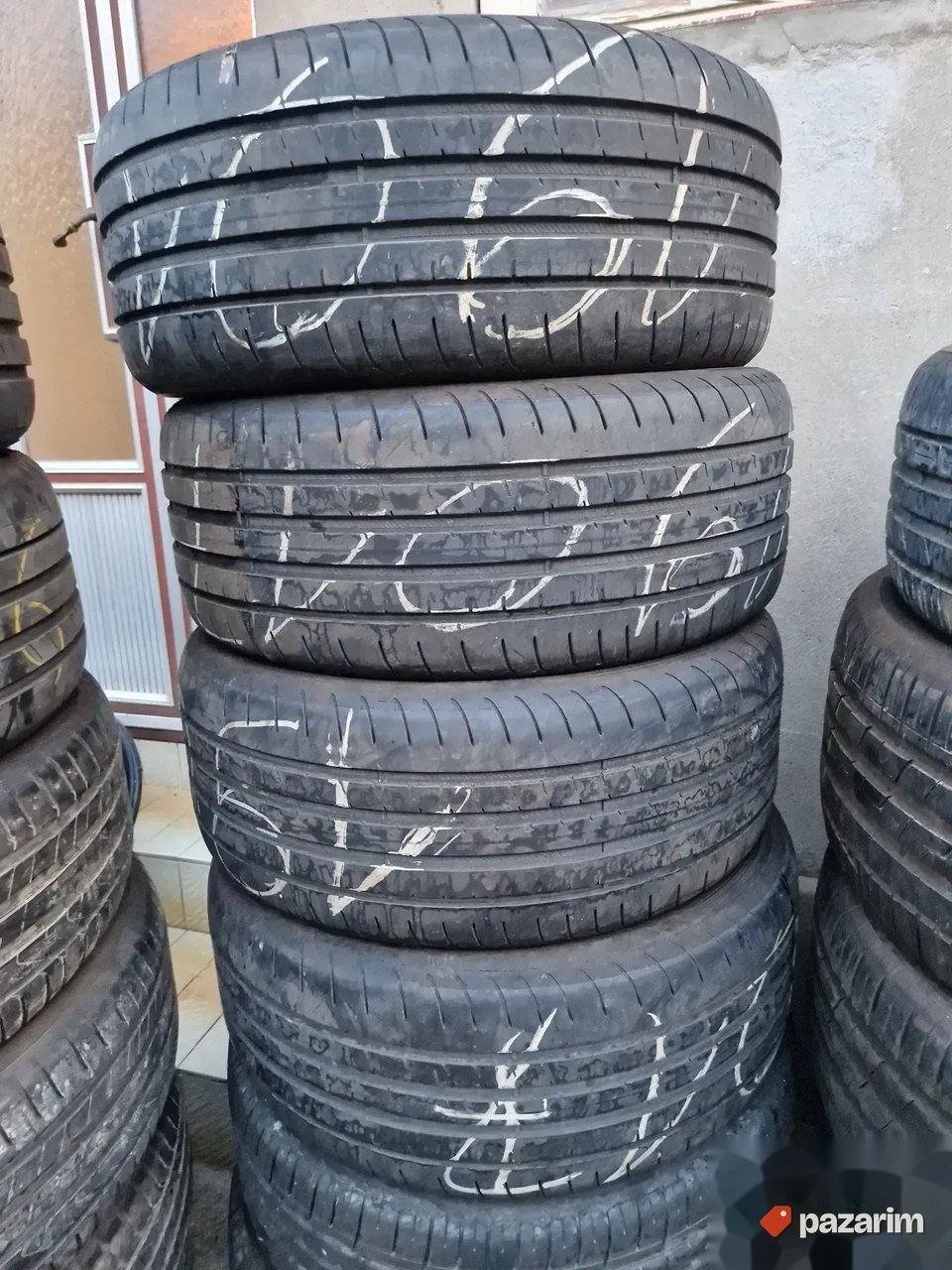 Dve dobre letnje gume 18 ke GOOD YEAR 235-45/18 Gume su 1