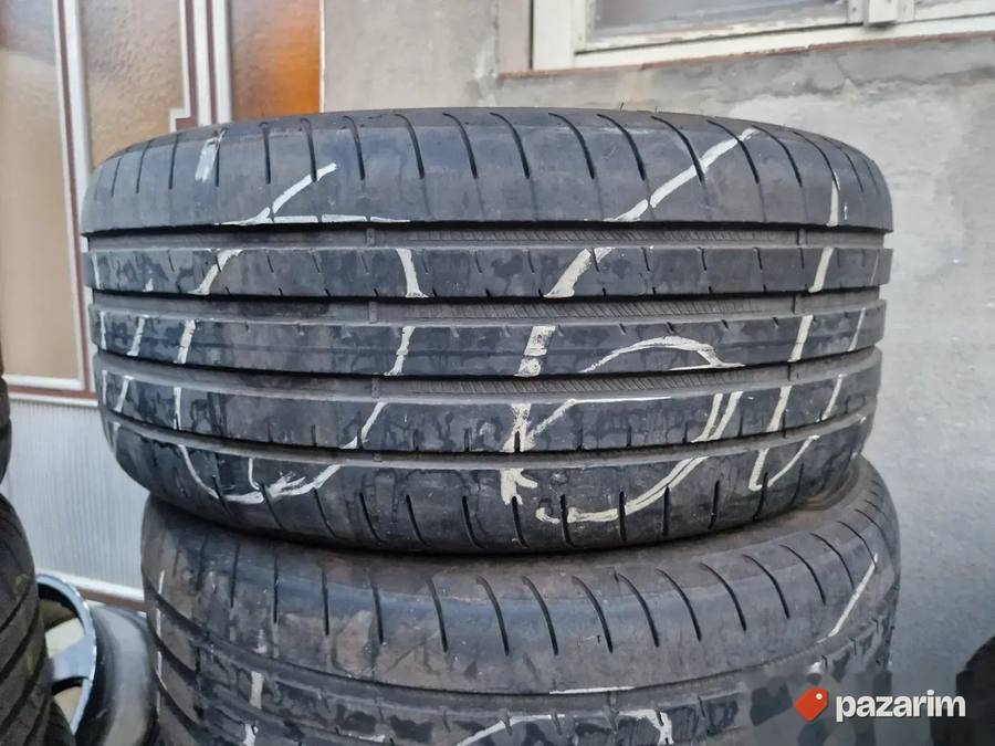 Dve dobre letnje gume 18 ke GOOD YEAR 235-45/18 Gume su 2