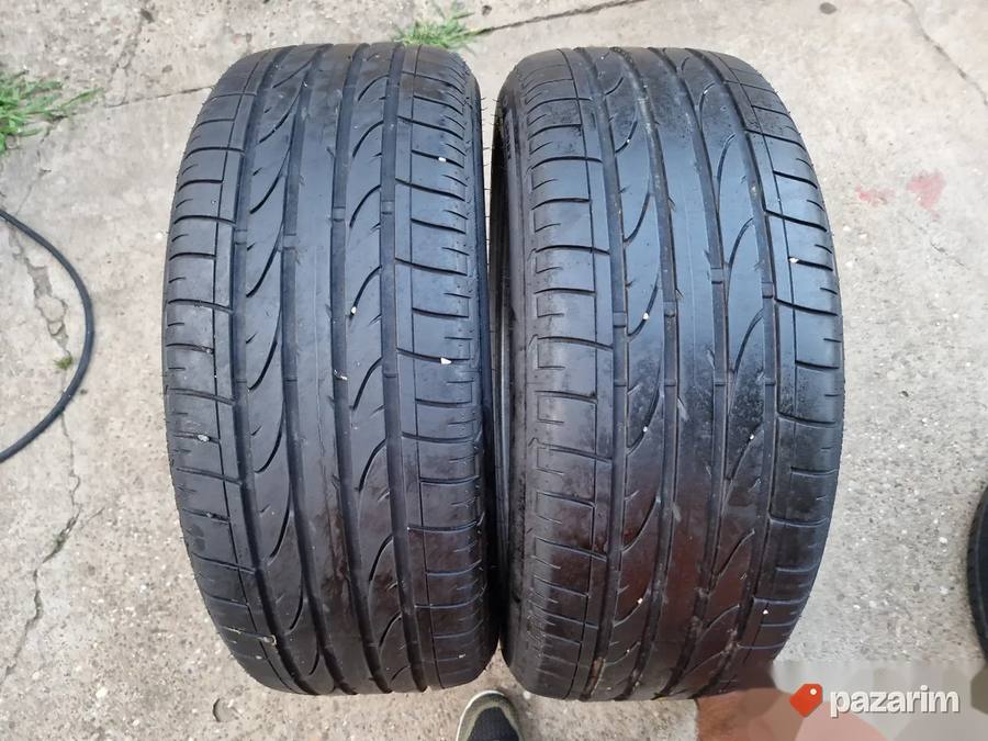 Dve odlicne letnje gume 19 ke BRIDGESTONE 235-45/19 Dot 0622 2