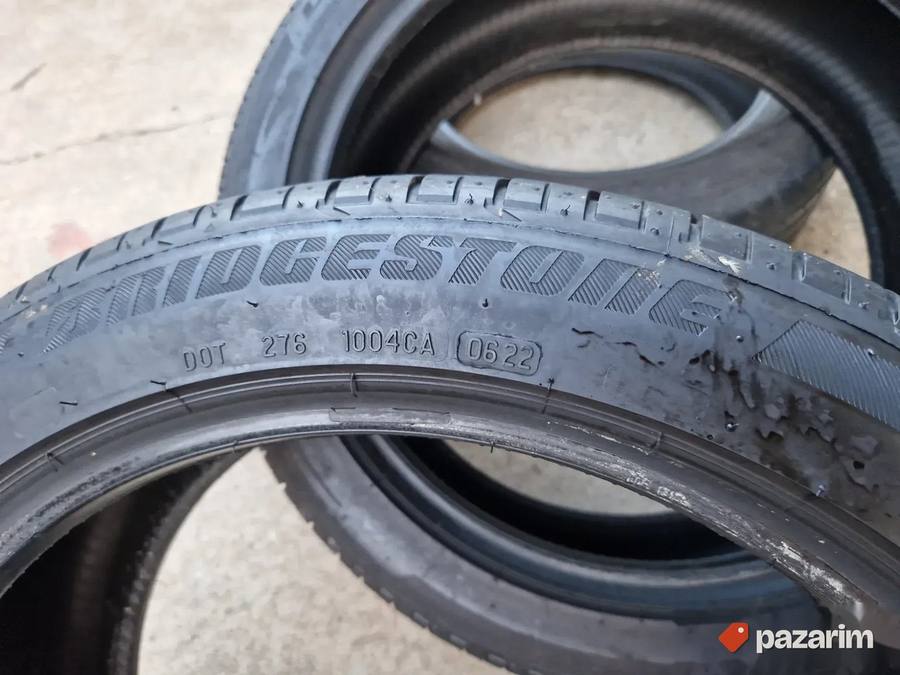 Dve odlicne letnje gume 19 ke BRIDGESTONE 235-45/19 Dot 0622 5