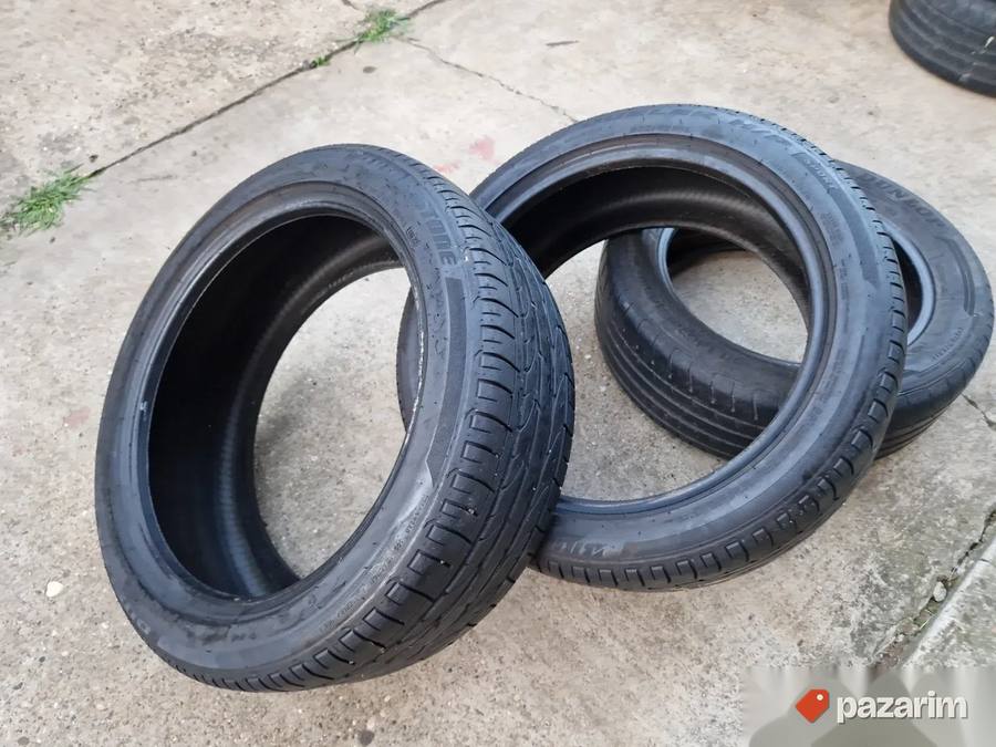 Dve odlicne letnje gume 19 ke BRIDGESTONE 235-45/19 Dot 0622 6
