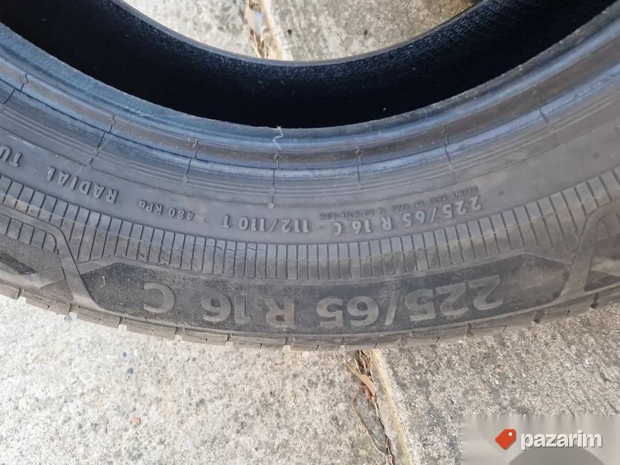 Dve odlicne letnje gume 16 C Teretne CONTINENTAL 225-65/16C 3