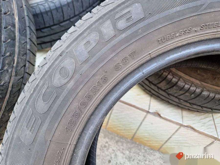 Cetiri dobre letnje gume 15 ke BRIDGESTONE 185-65/15 Dot 411 6
