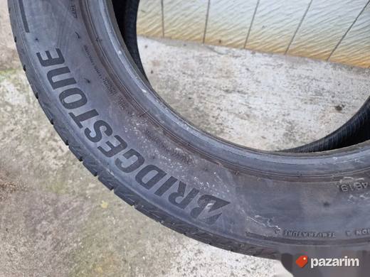 Dve dobre letnje gume 17 ke BRIDGESTONE 225-55/17 sa sarom o