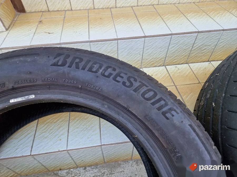 Dve dobre letnje gume 17 ke BRIDGESTONE 225-55/17 sa sarom o 2