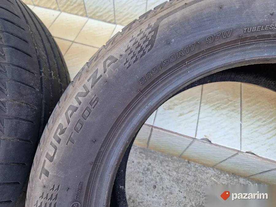 Dve dobre letnje gume 17 ke BRIDGESTONE 225-55/17 sa sarom o 7