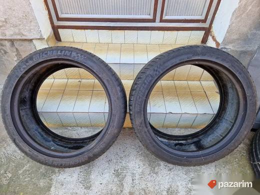 Dve dobre letnje gume 18 ice MICHELIN 245 40 18 sa 5mm šare