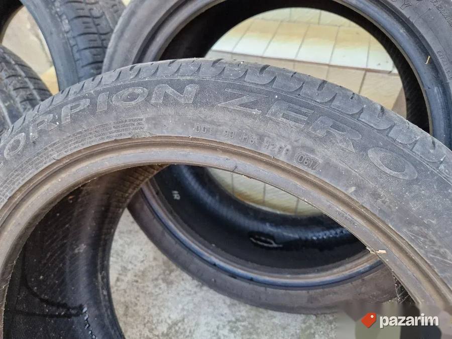 Četiri dobre letnje gume 275 40 20 PIRELLI. Sve 4 gume imaju 5