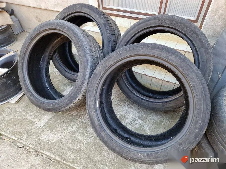 Četiri dobre letnje gume 275 40 20 PIRELLI. Sve 4 gume imaju 6