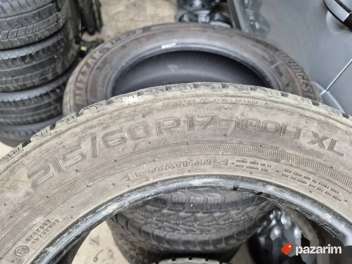 Četiri odlične zimske gume 17 ke NOKIAN 215 60 17 sa sarom o 1