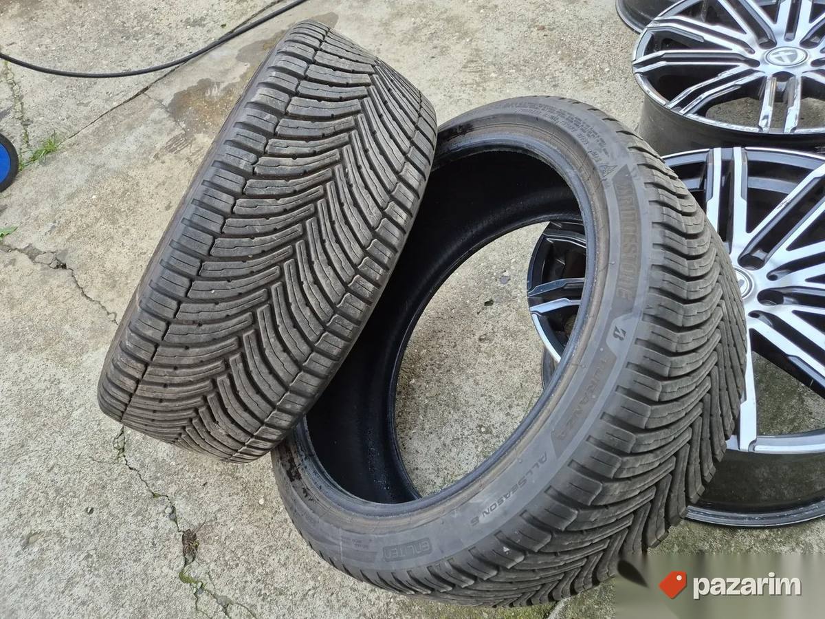 Dve odlične zimske gume 19 ke BRIDGESTONE 225 40 19 sa sarom 1