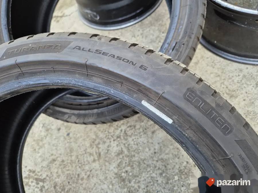 Dve odlične zimske gume 19 ke BRIDGESTONE 225 40 19 sa sarom 4