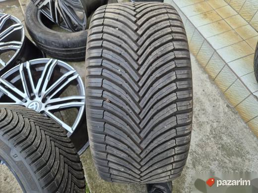 Jedna odlična zimska guma 19 ka BRIDGESTONE 255-35/19 sa sar