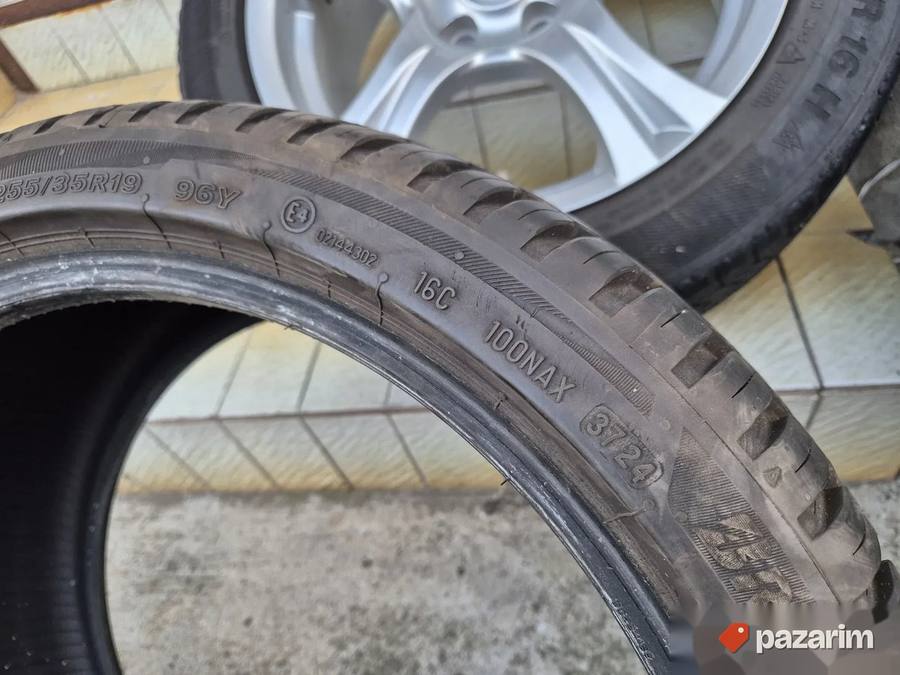 Jedna odlična zimska guma 19 ka BRIDGESTONE 255-35/19 sa sar 7