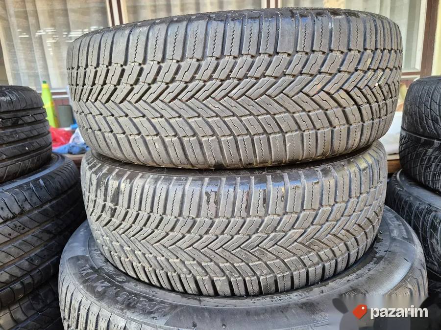 Dve dobre zimske gume 16 ke BRIDGESTONE 195 60 16 sa sarom o 7