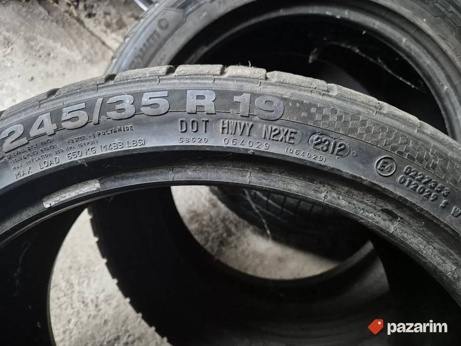 Dve onako zimske gume 19 ke CONTINENTAL 245-35/19 sa sarom 5
