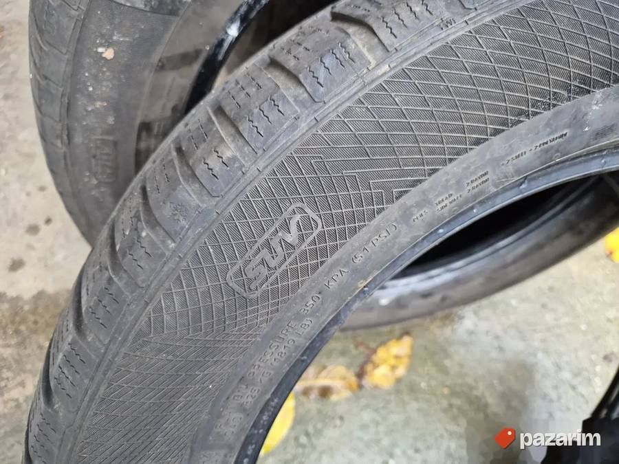 Dve ok zimske gume 19 ke CONTINENTAL 235-55/19 sa sarom 5 5