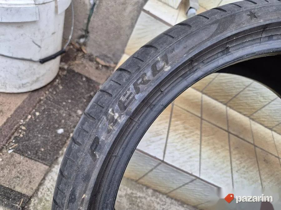Dve odlicne letnje gume 19 ke PIRELLI 235-35/19 Dot 2022 sa 2