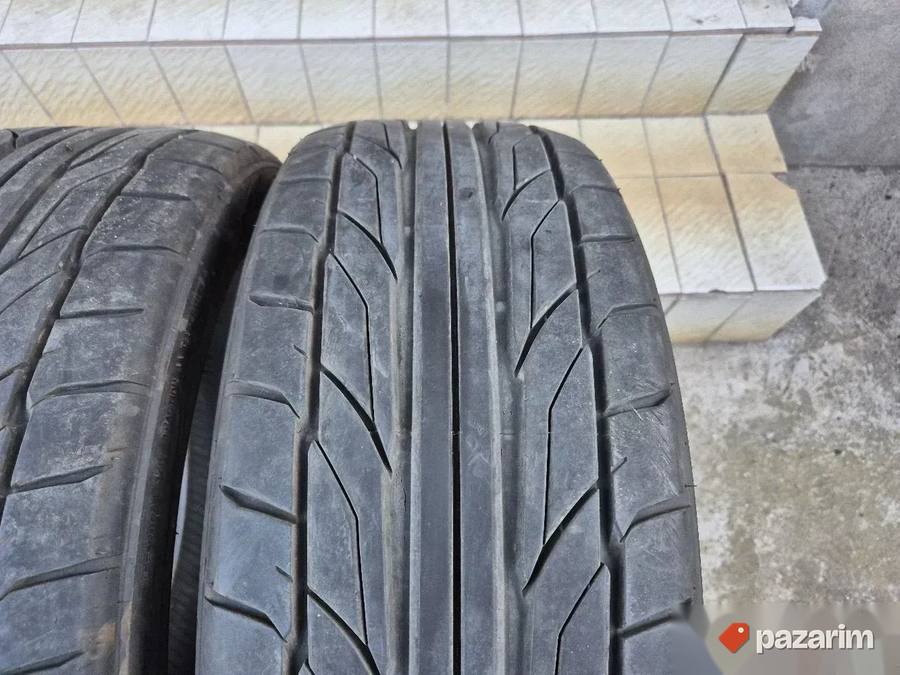 Dve odlicne letnje gume 19 ke NITTO 225-45/19 Dot 4721 4