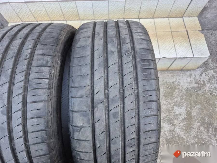 Dve odlicne letnje gume 19 ke TOURADOR 245-35/19 Dot 2124. Š 5