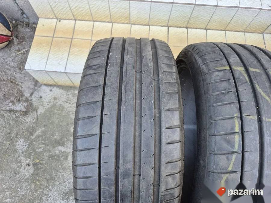 Dve odlicne letnje gume 19 ke MICHELIN 225-40/19 Dot 5022. Š 5