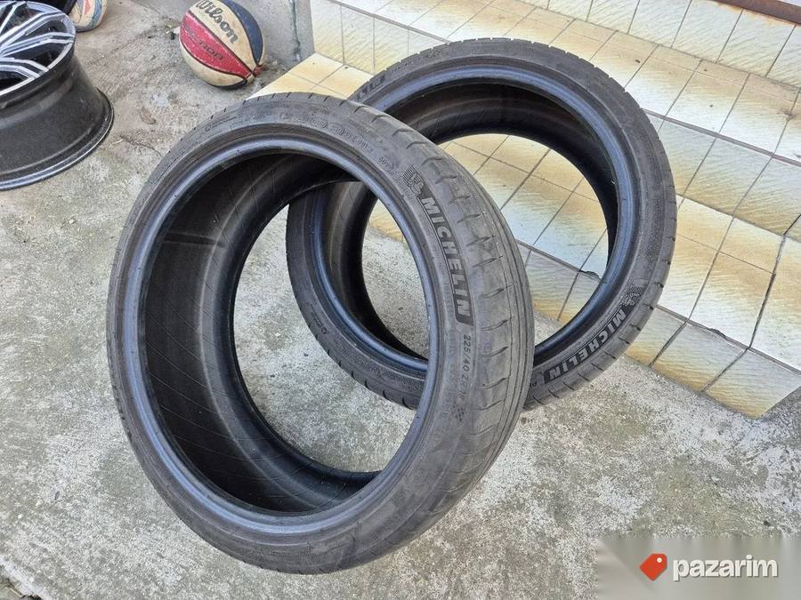 Dve odlicne letnje gume 19 ke MICHELIN 225-40/19 Dot 5022. Š 8