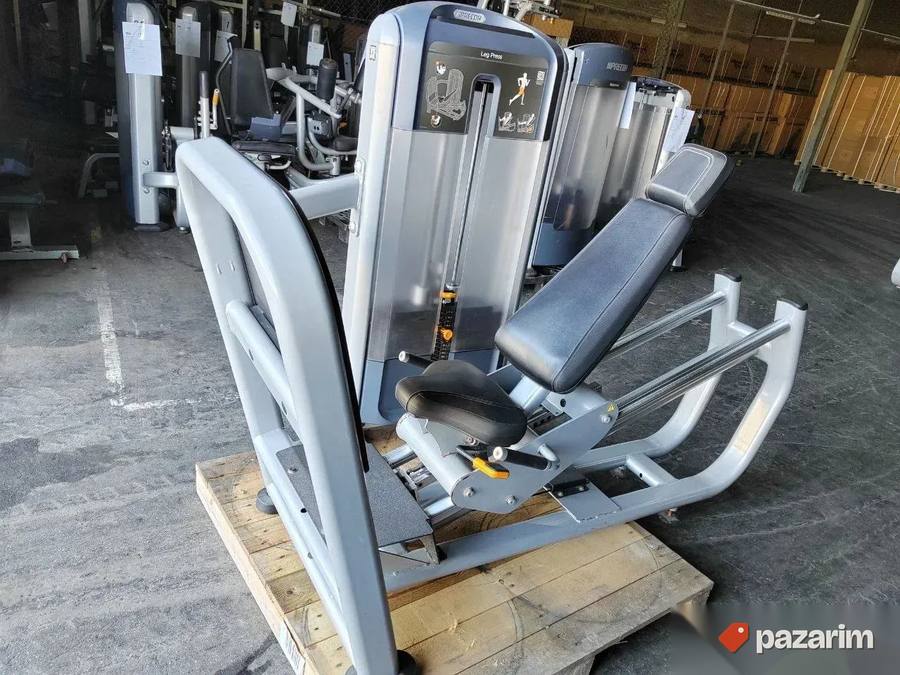 PRECOR Leg Press 4