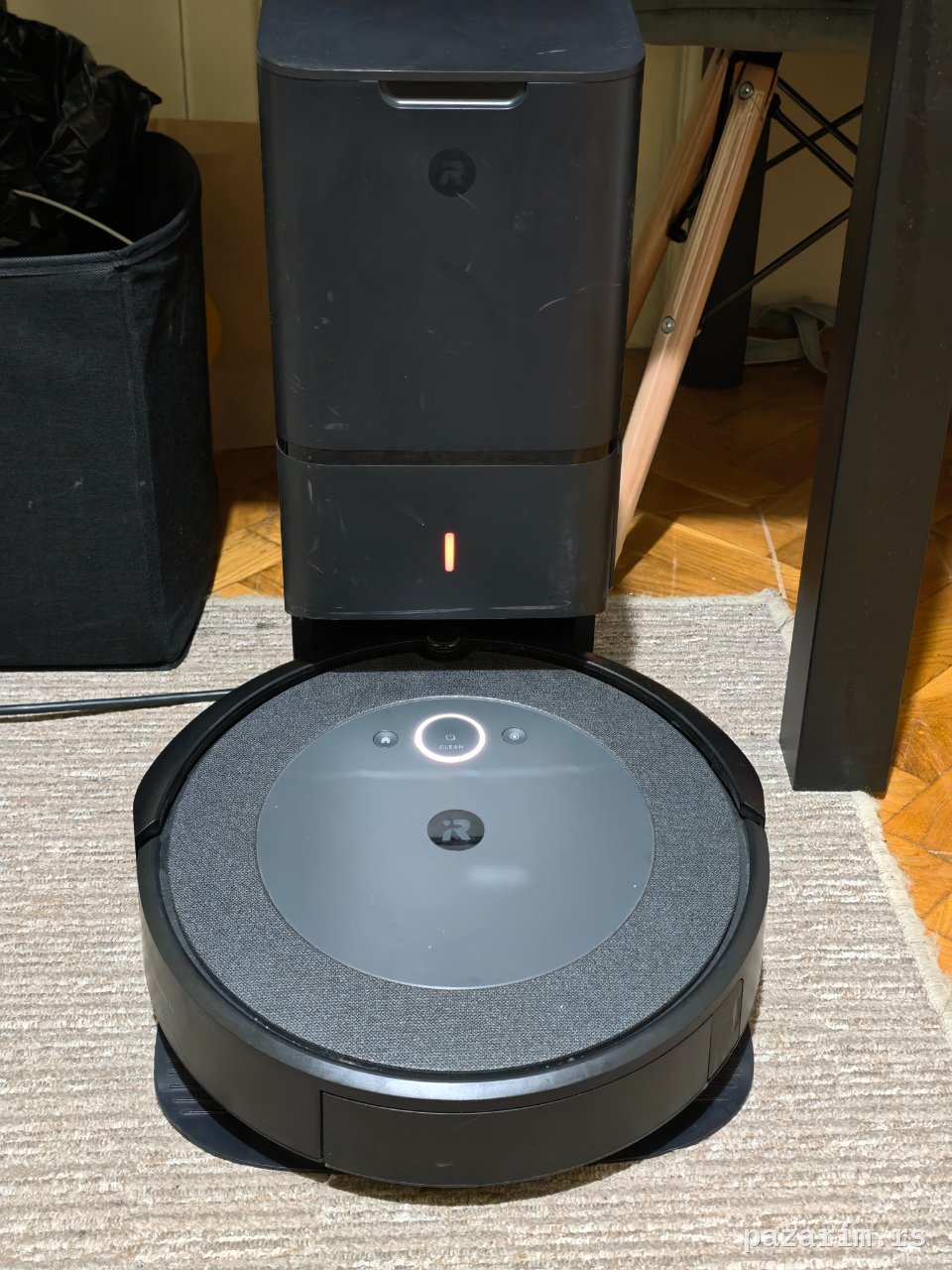 iRobot Roomba i3+ robot usisivač sa baznom stanicom 1
