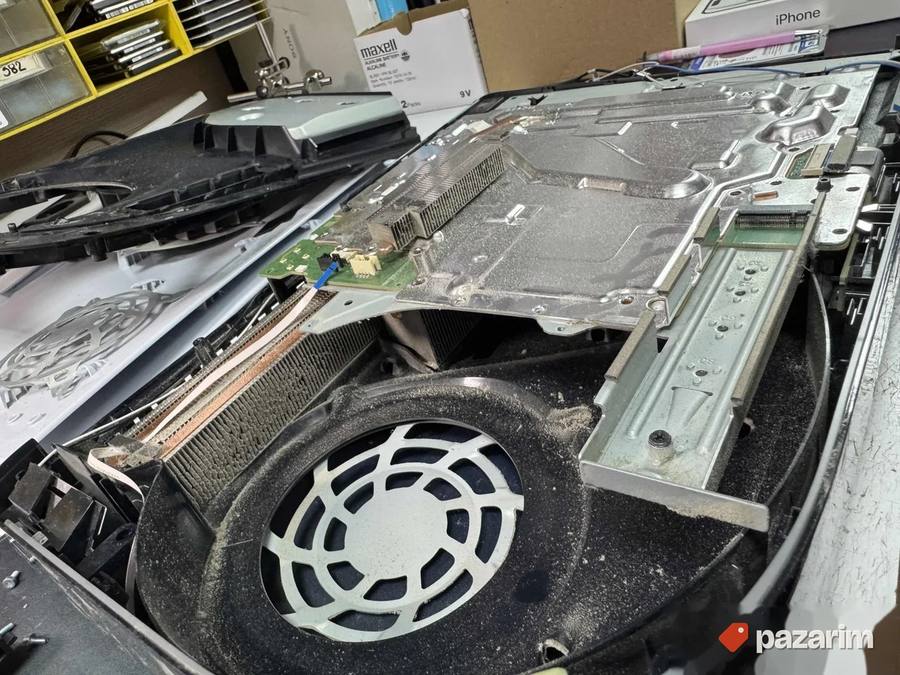 Čišćenje i zamena termalne paste/tečnog metala Sony 5 / PS5 4