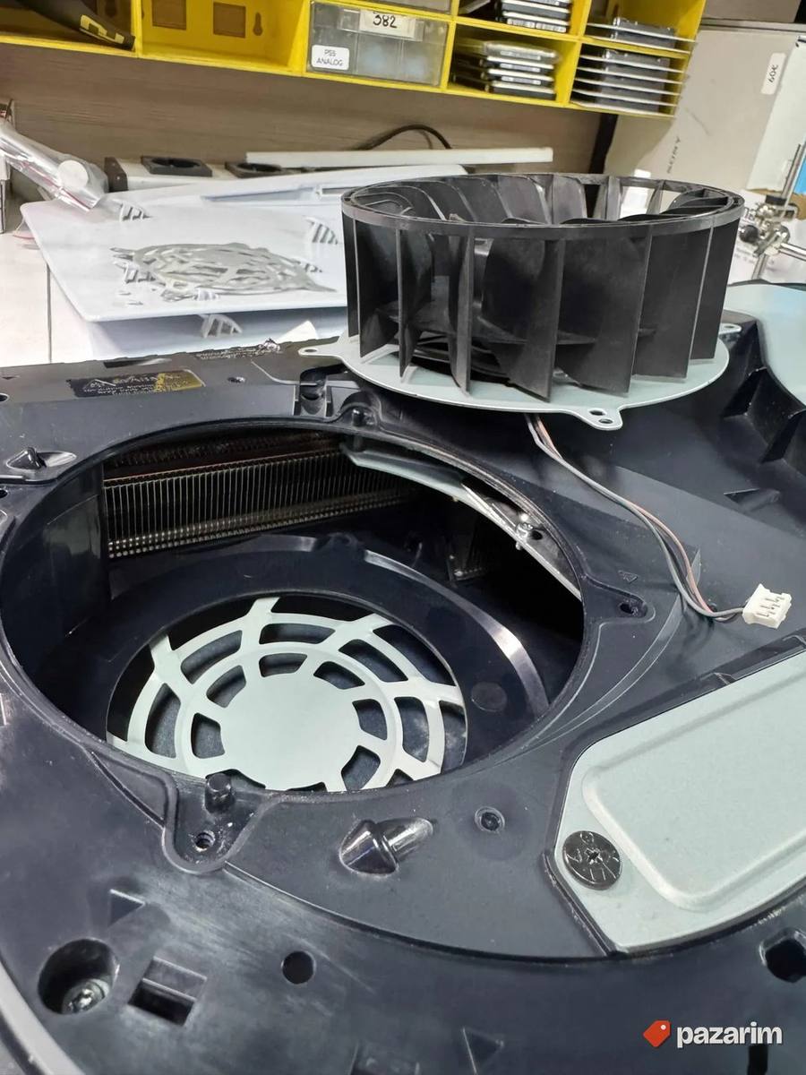 Čišćenje i zamena termalne paste/tečnog metala Sony 5 / PS5 5