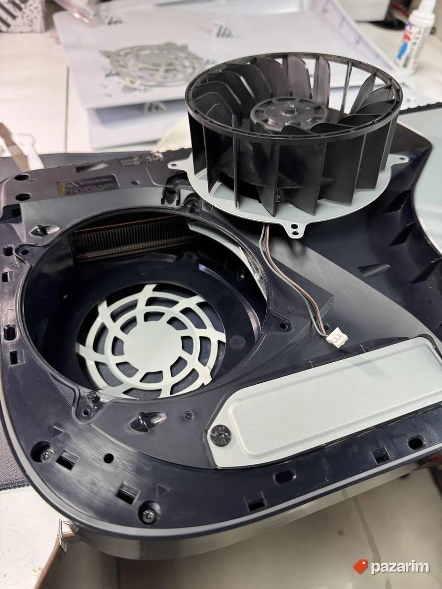 Čišćenje i zamena termalne paste/tečnog metala Sony 5 / PS5 6