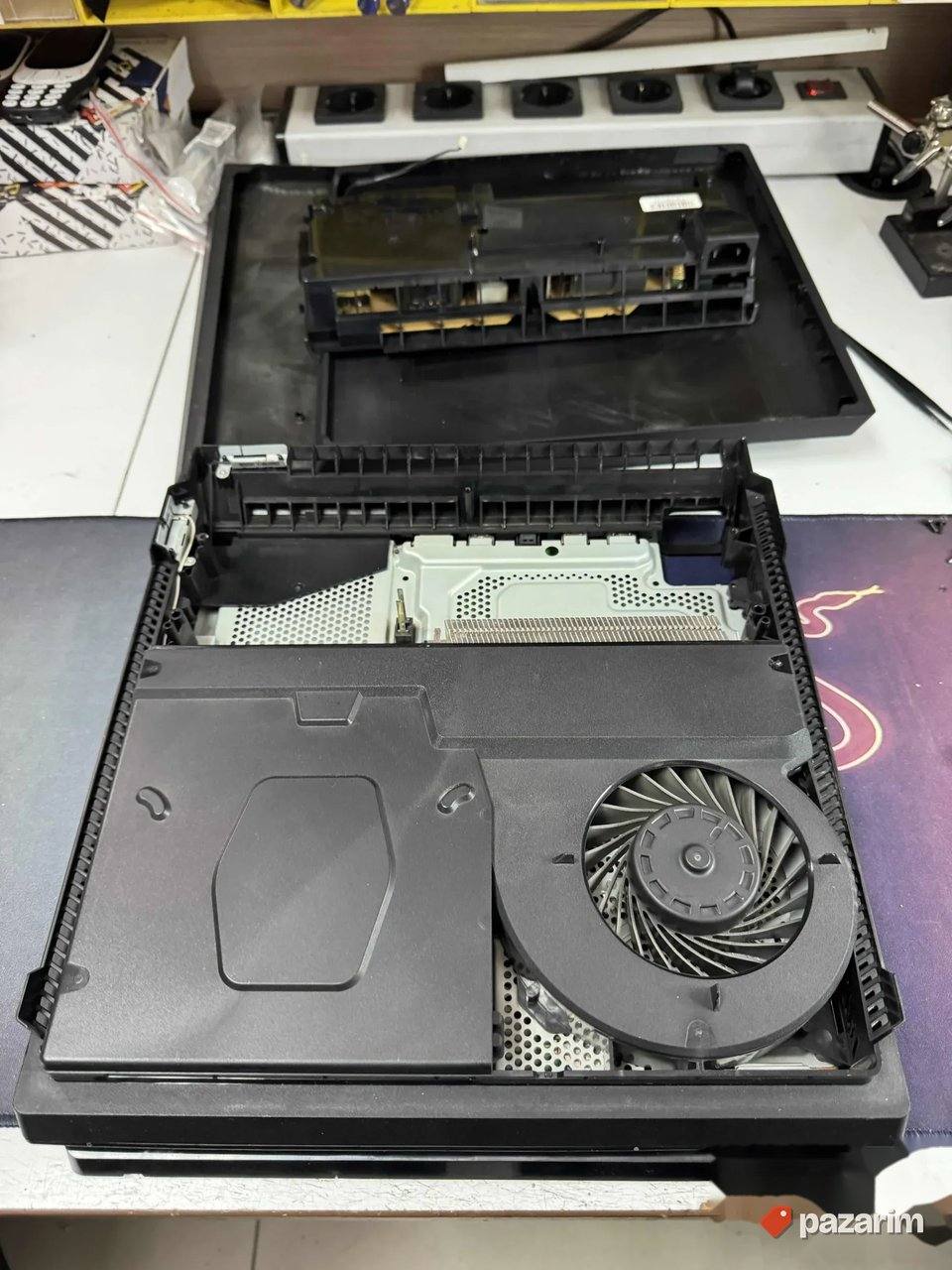 Čišćenje i zamena termalne paste Play Station 4/ Sony 4/ PS4 1