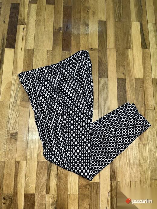 Pantalone na ivicu H&M velicina 34