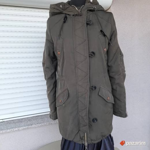 Maslinasto zelena duga jakna Bershka vel S