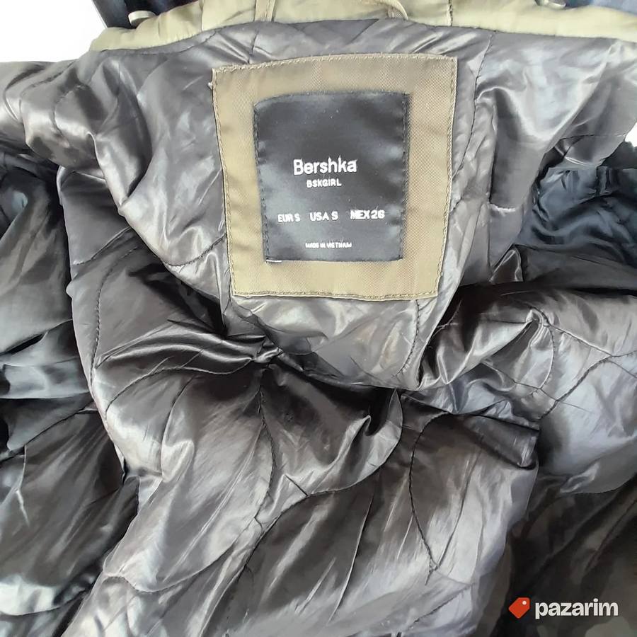 Maslinasto zelena duga jakna Bershka vel S 5