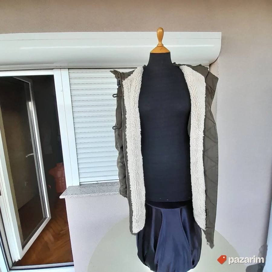 Maslinasto zelena duga jakna Bershka vel S 6