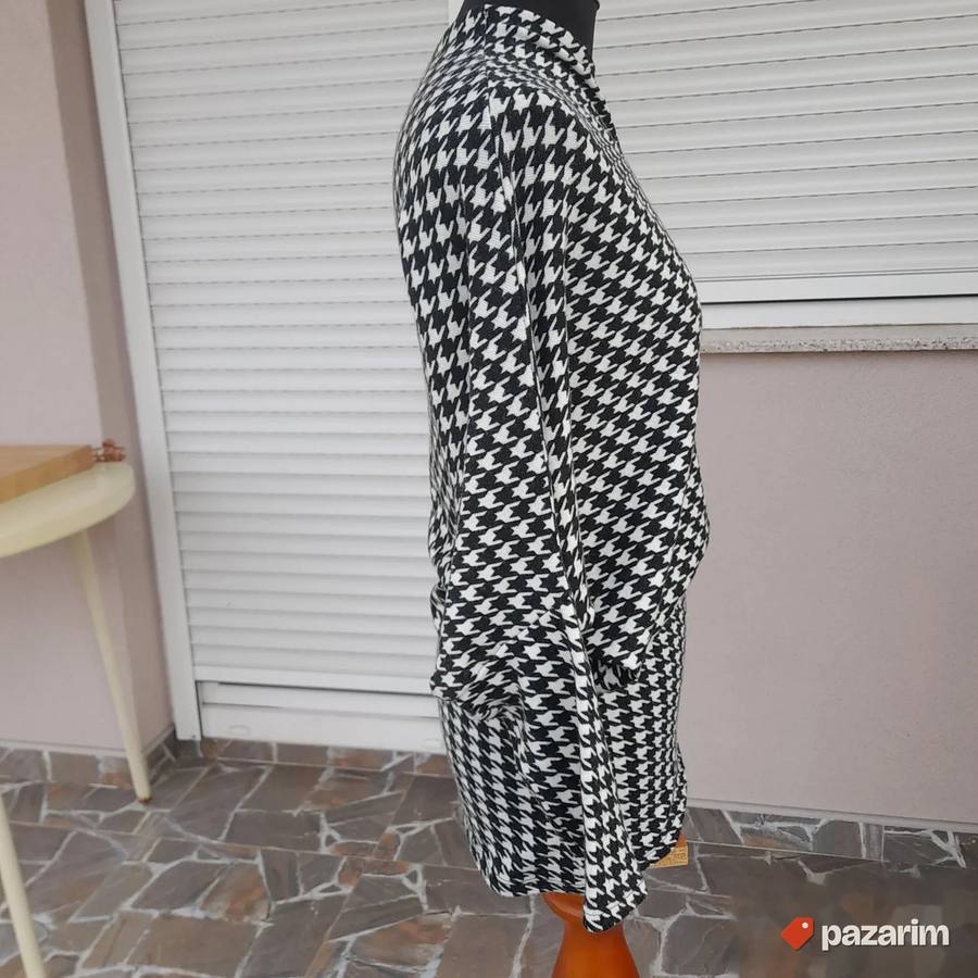 Crno-bež asimetrična bluza u žakar radu S 2