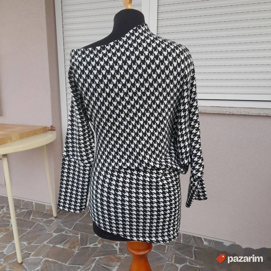 Crno-bež asimetrična bluza u žakar radu S 3