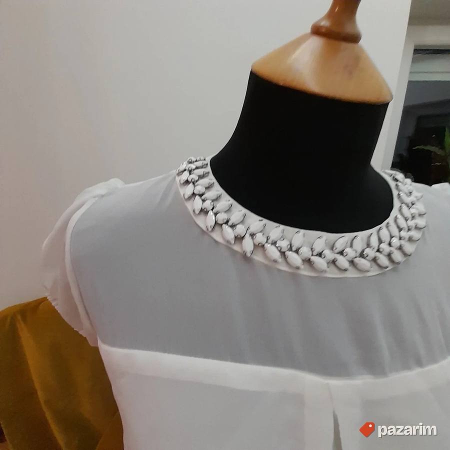 Bež bluza sa ukrasnom kragnom vel M 2